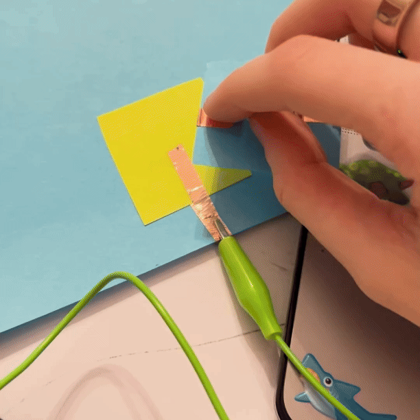 Touching the two sticky notes together activates the MakeyMakey.